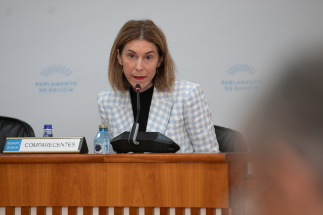 La secretaria xeral técnica de la Consellería de Sanidade, Natalia Lobato, en la comisión 5ª del Parlamento gallego.