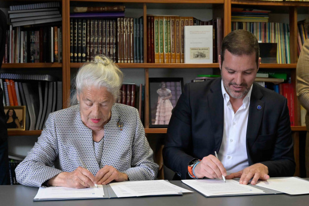 Firma del convenio entre Xunta y Amigos de la Ópera de A Coruña