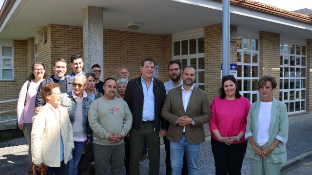 El secretario xeral del PSdeG, José Ramón Gómez Besteiro, en una visita a Curtis (A Coruña)