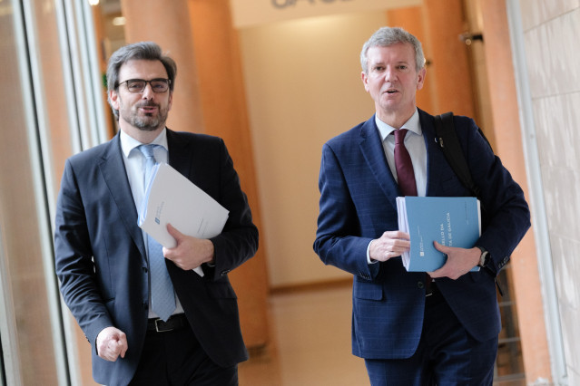 Archivo - Rueda y Diego Calvo, en el complejo administrativo de San Caetano, sede de la Xunta.
