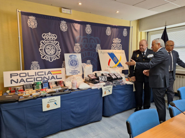 El delegado de Gobierno en Castilla y León, Nicanor Sen Vélez, y el Jefe Superior de Policia, Juan Carlos Hernández Muñoz.