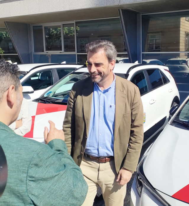El conselleiro de Presidencia, Xustiza e Deportes, Diego Calvo, en un acto con el sector del taxi en Vigo.