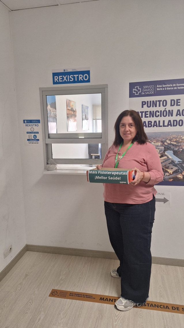 Satse entrega a Sanidade más de 3.000 firmar para una mayor dotación de fisioterapeutas en Atención Primaria.