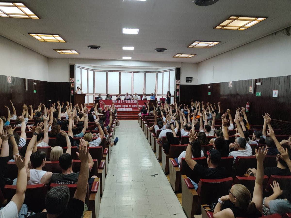 Asamblea de la Alimentaciu00f3n en Ourense en una foto de CIG