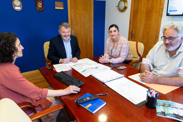El presidente de Portos de Galicia, José Antonio Álvarez, y la alcaldesa de Moaña (Pontevedra), Leticia Santos.