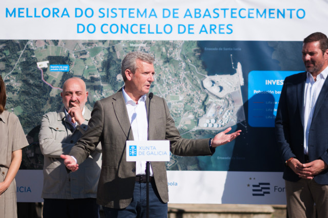 El presidente de la Xunta, Alfonso Rueda, en el acto de presentación de la mejora del sistema de abastecimiento de Ares (A Coruña).