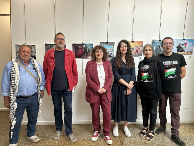 Inauguración de la exposición 'Unha ollada sobre Palestina', a 30 de mayo de 2025.