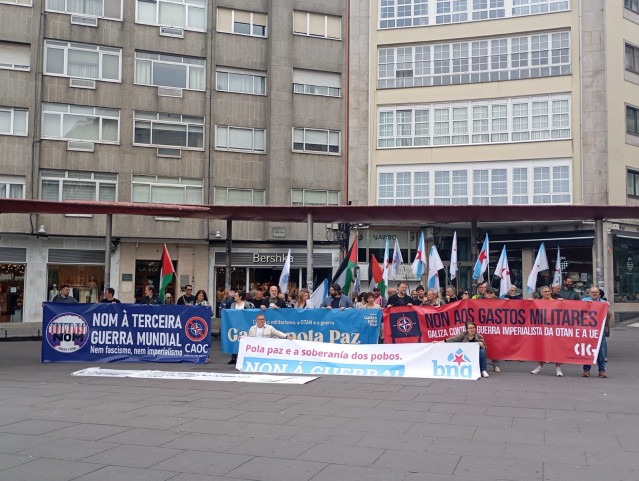 Concentración Plataforma Galiza pola Paz en Santiago