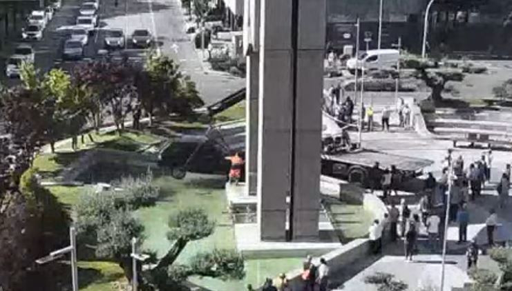 La grua levantando en todo terreno en una imagen de la web cam de tru00e1fico de la Plaza Amu00e9rcia
