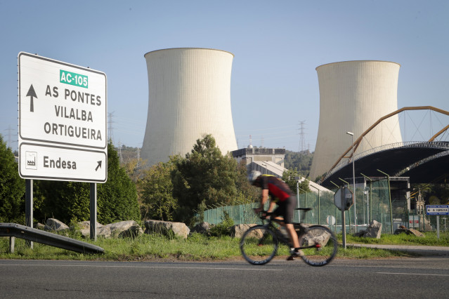 Archivo - Vista de la central térmica de As Pontes, a 5 de octubre de 2023, en As Pontes, A Coruña, Galicia (España). A lo largo del día de hoy la central térmica de As Pontes (A Coruña), la mayor del país, quema las últimas reservas de carbón que le qued