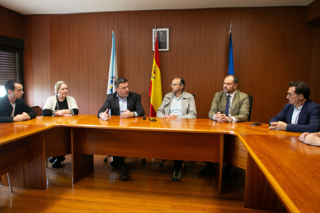 El presidente de la Diputación de A Coruña, Valentín González Formoso, visita Touro