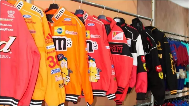 Billy’s: moda de marca a 9 € llega Santiago con su propuesta de ropa vintage y sostenible