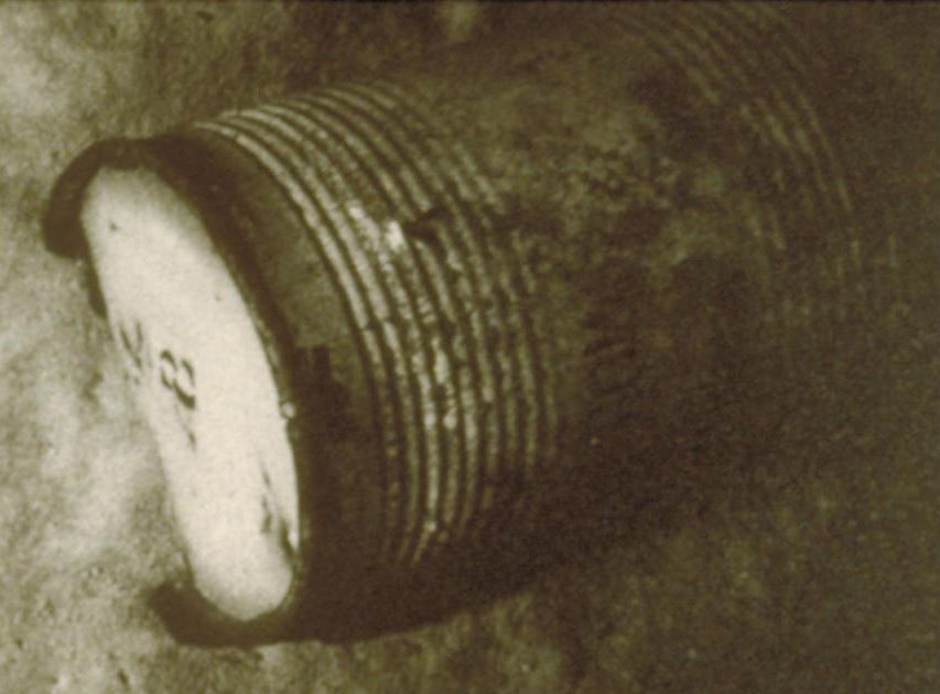 Bidu00f3n radioactivo en el fondo del Atlu00e1ntico en una imagen de una inspecciu00f3n de 1984