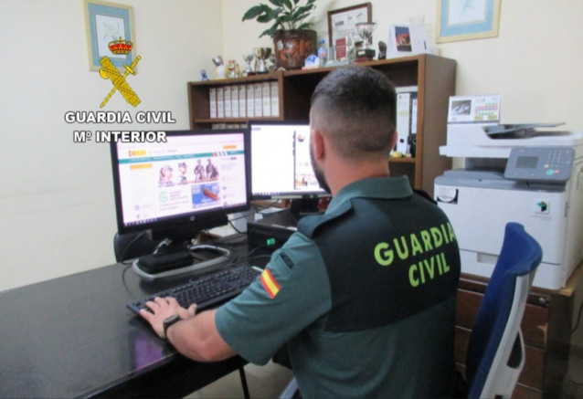 Investigados tres jóvenes por gastar 10.000 euros en Sanxenxo con tarjetas conseguidas por fraude electrónico