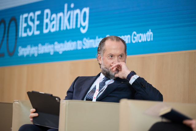 El presidente de Abanca, Juan Carlos Escotet, durante una nueva edición del Encuentro del Sector Bancario, organizado por IESE, en el Edificio Executive del IESE Madrid, a 3 de junio de 2025, en Madrid (España). El encuentro trata sobre la banca y su pape