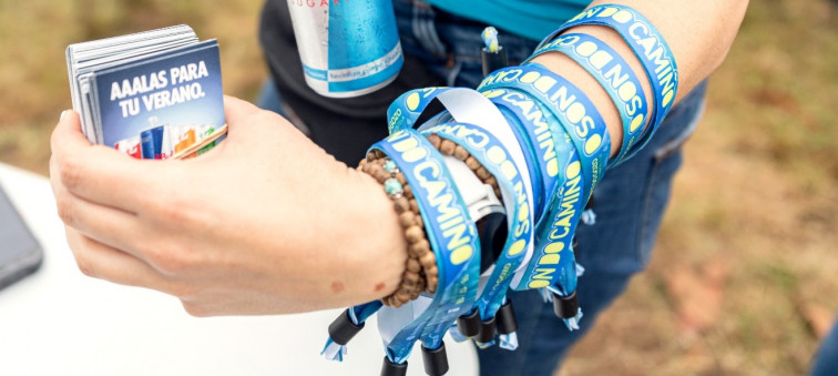 El Corte Inglés de Santiago será el punto de encuentro para que los camiñers consigan su pulsera antes del Son