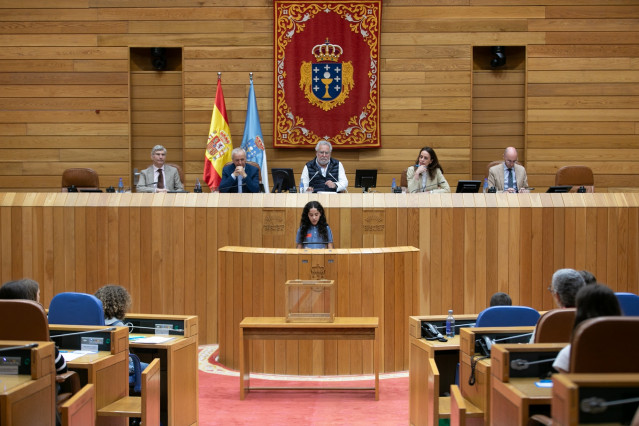 Estudiantes gallegos asisten a un Pleno infantil en el Parlamento de Galicia