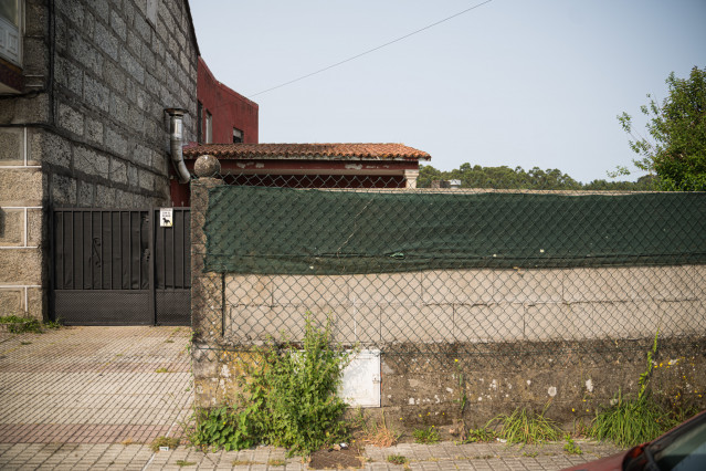 Fachada de una de las viviendas registradas por la Policía Nacional, a 3 de junio de 2025, en Vilagarcía de Arousa, Pontevedra, Galicia (España). La Policía Nacional lleva a cabo desde primera hora de la mañana de este martes, 3 de junio, varios registros