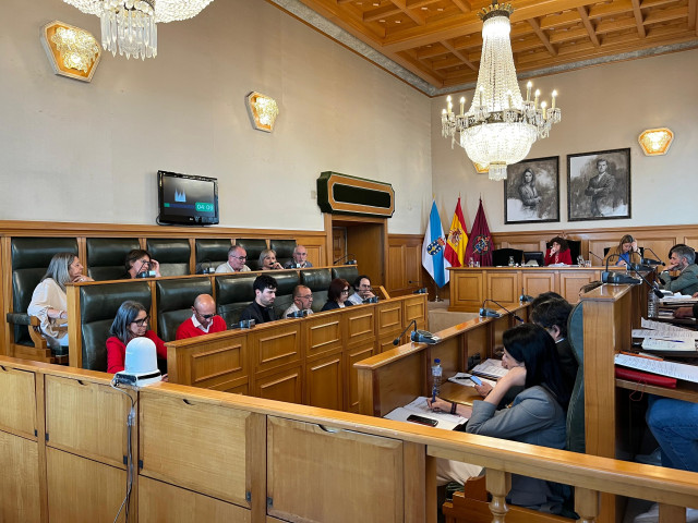 Transcurso del pleno municipal en Santiago de Compostela, a 3 de junio de 2025.