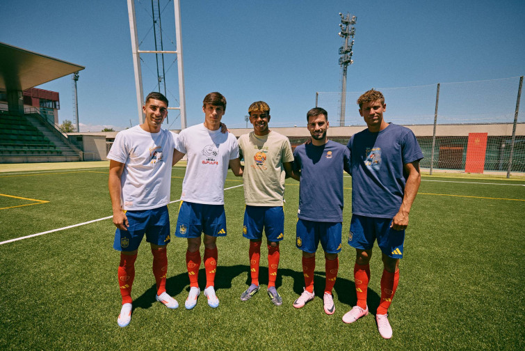 ElPulpo seguirá vistiendo a los campeones de Europa al renovar su contrato con la selección española