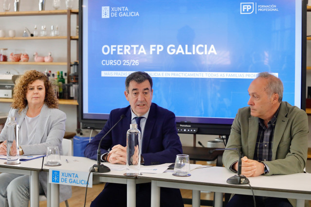 Román Rodríguez, durante la rueda de prensa para presentar la oferta de FP en Galicia.