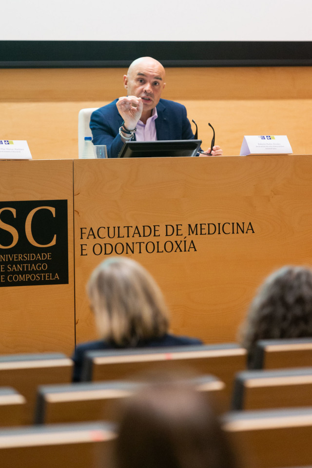 Archivo - El director xeral de Loita Contra a Violencia De Xénero, Roberto Barba,en un acto en la USC