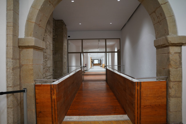 Pasarela de unión entre el Museo do Pobo Galego y San Domingos de Bonaval.