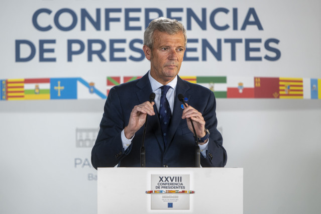 El presidente de la Xunta de Galicia, Alfonso Rueda, comparece ante los medios.