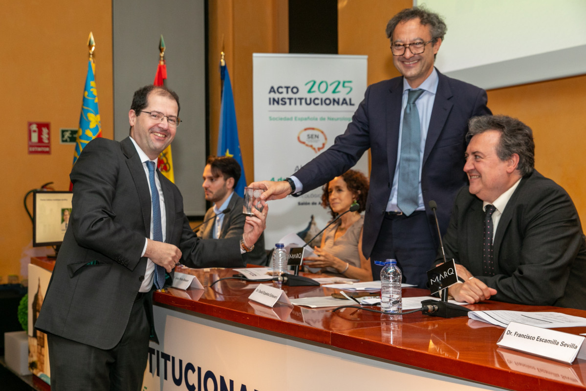 El Dr. Irimia recibe el Premio SEN