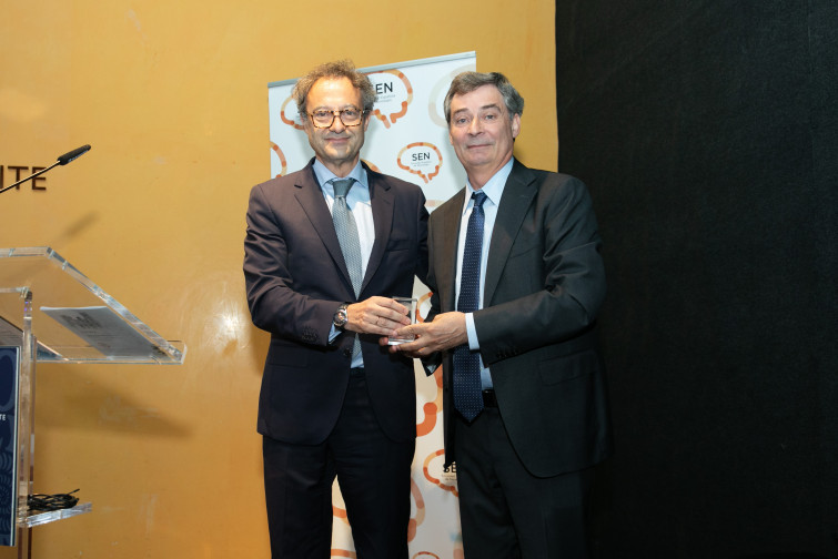 Premios nacionales para neurólogos gallegos por su trayectoria en investigación,  los doctores Prieto e Irimia