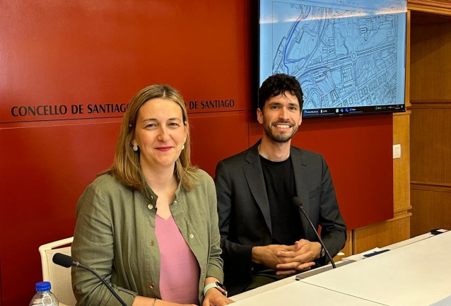 La portavoz municipal, Míriam Louzao, y el concejal de Urbanismo, Iago Lestégas, en la rueda de prensa posterior a la junta de gobierno local, a 9 de junio de 2025.