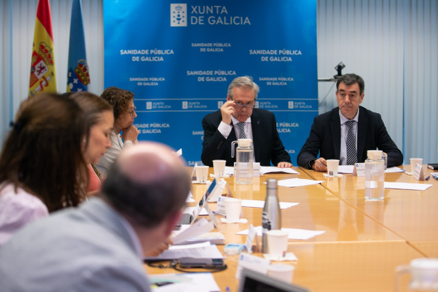 El conselleiro de Sanidade, Antonio Gómez Caamaño,y el de Educación, Román Rodríguez, en la la comisión interdepartamental en materia de educación y salud.
