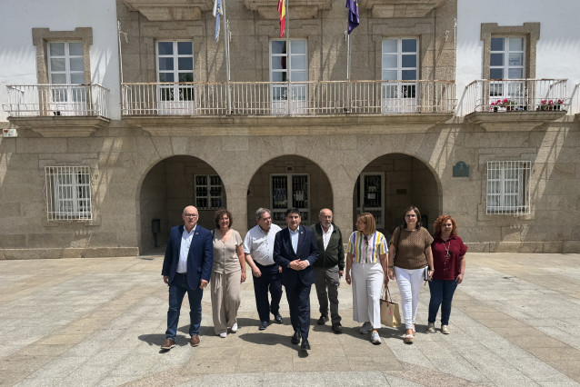 El delegado del Gobierno analiza con alcaldes de la comarca de Verín el proyecto sobre saneamiento y abastecimiento