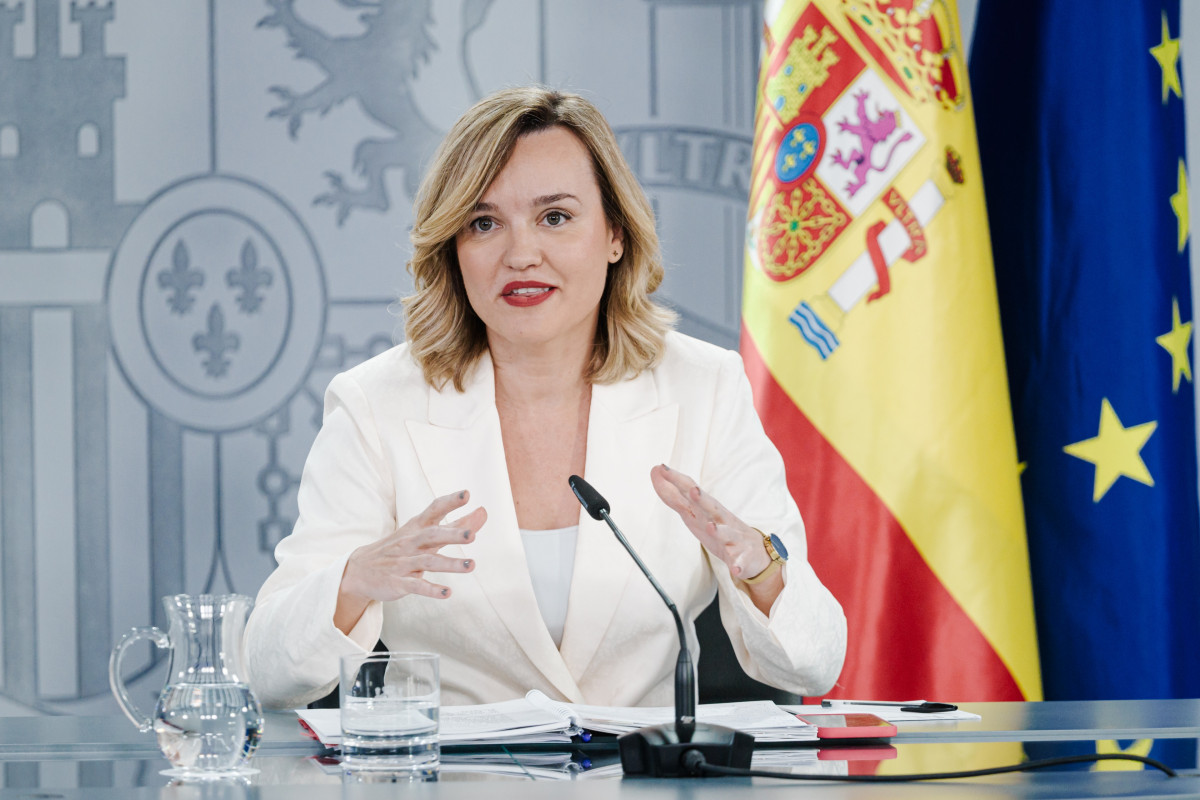 La ministra Portavoz, de Educación, Formación Profesional y Deportes, Pilar Alegría, durante una rueda de prensa posterior a la reunión del Consejo de Ministros en el Palacio de La Moncloa, a 10 d