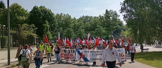 Manifestación trabajadoras de residencias y SAF en Santiago de Compostela