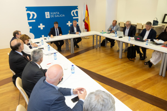 Consello da Docencia Clínica, presidida por el conselleiro de Educación, Román Rodríguez, y el de Sanidade, Antonio Gómez Caamaño; con los rectores Ricardo Cao (UDC), Antonio López (USC) y Manuel Reigosa (UVigo).