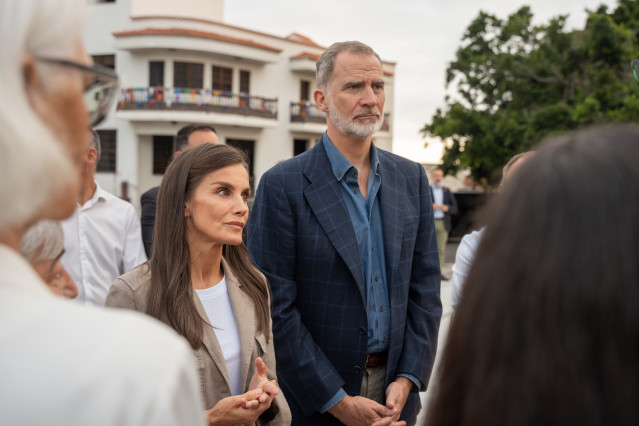 Los Reyes Felipe VI y Letizia, mantienen un encuentro con una representación de los afectados por el volcán 'Tajogaite' para conocer las labores de reconstrucción de la isla, a 6 de junio de 2025, en Los Llanos de Aridane, La Palma, Islas Canarias (España