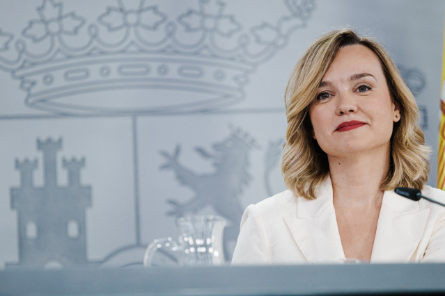 La ministra Portavoz, de Educación, Formación Profesional y Deportes, Pilar Alegría, durante una rueda de prensa posterior a la reunión del Consejo de Ministros en el Palacio de La Moncloa, a 10 de junio de 2025, en Madrid (España). El Gobierno ha aprobad