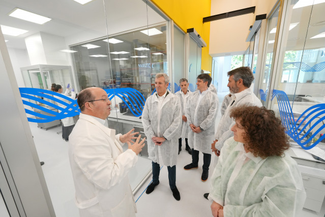 Autoridades visitan los nuevos laboratorios de la empresa Espina y Delfín, a 11 de junio de 2025.