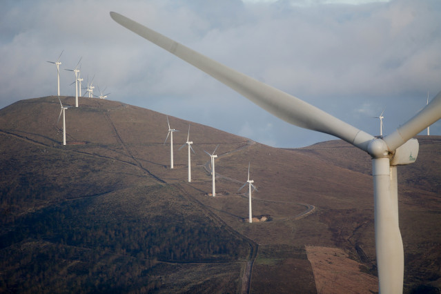 Archivo - Un parque eólico, a 28 de marzo de 2025, en Muras, Lugo
