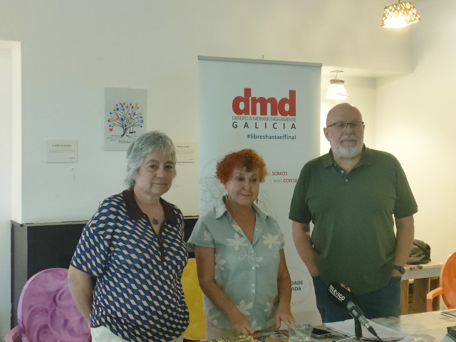 Miembros de la asociación Derecho a Morir Dignamente en Galicia.
