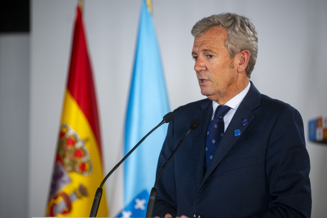 El presidente de la Xunta de Galicia, Alfonso Rueda, ofrece declaraciones a los medios posterior a la XXVIII Conferencia de Presidentes, en Palau de Pedralbes de Barcelona, a 6 de junio de 2025, en Barcelona.