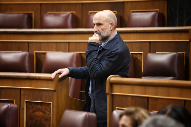 El diputado de BNG, Néstor Rego, durante un pleno en el Congreso de los Diputados, a 10 de junio de 2025, en Madrid (España). La sesión plenaria de hoy debate dos proposiciones de ley: la del Grupo Popular para modificar la Ley de Costas y preservar conju