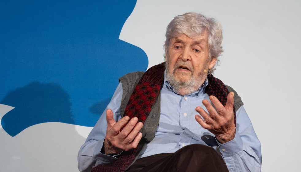 Archivo - El que fuera dirigente histórico del BNG, Xosé Manuel Beiras, durante un acto de campaña del BNG, en el Hotel Compostela, a 9 de febrero de 2024, en Santiago de Compostela.