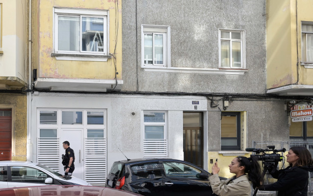 Un agente de la Policía Nacional en el lugar en el que han ocurrido los hechos