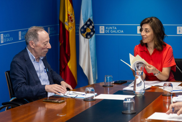 La conselleira de Medio Ambiente, Ángeles Vázquez, y el alcalde de Beariz, Manuel Prado, se reúnen en Santiago