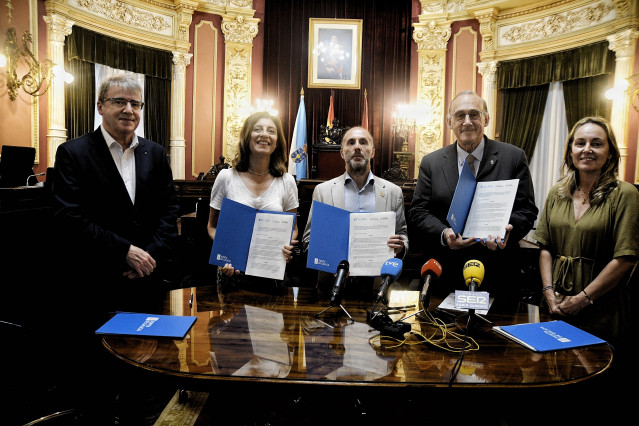 Firma de convenio entre Xunta, Ayuntamietno de Ourense y UVigo para crear 