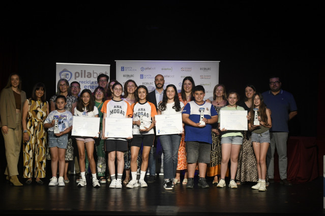 Entrega de galardones del concurso escolar Pilabot con la conselleiro de Medio Ambiente, Ángeles Vázquez