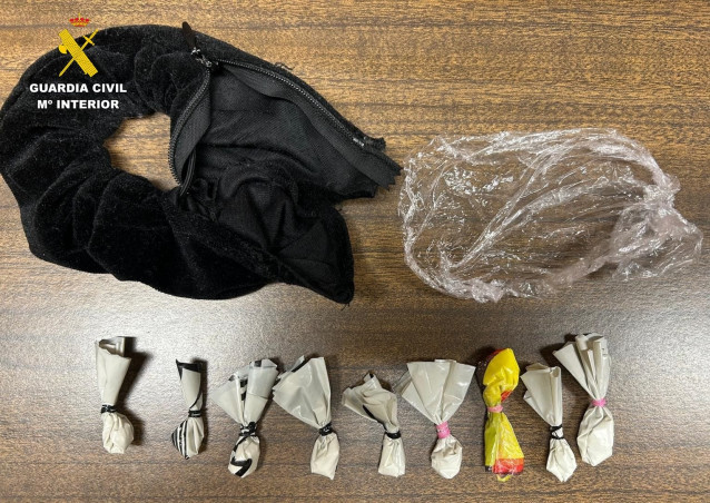 Efectos intervenidos a una vecina de Ortigueira, investigada por presunto tráfico de drogas en las fiestas de San Antón