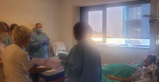 Un paciente del Hospital Álvaro Cunqueiro de Vigo, primero de España en recibir tratamiento de terapia génica para la hemofilia B